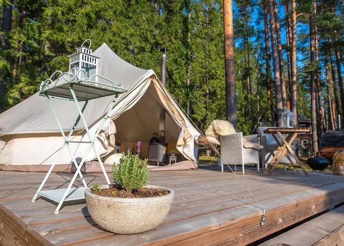 Saarjaerve Puhkemaja Glaemping * Tromsi